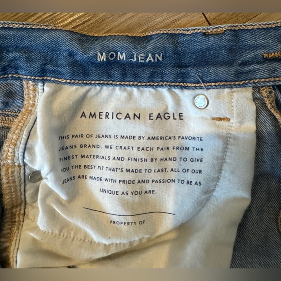 AMERICAN EAGLE MOM JEAN. SIZE US 8 - Picture 6 of 9